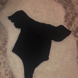 BLACK OFF THE SHOULDER BODYSUIT